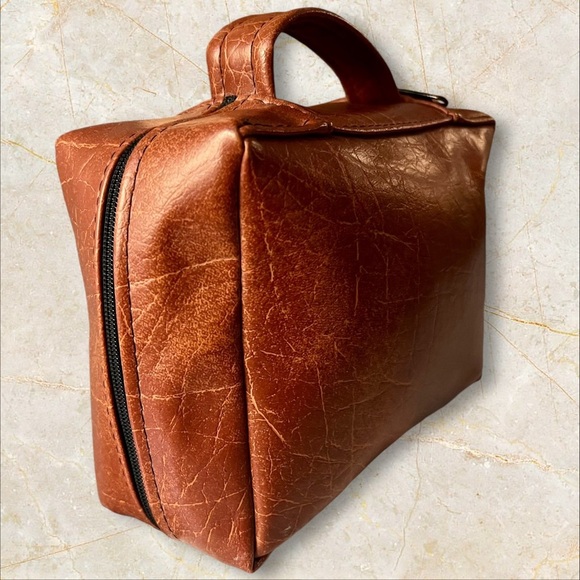 Men’s Genuine Leather DOP Bag - Picture 5 of 9
